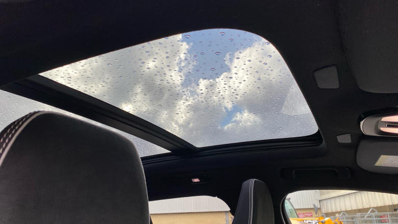 Volvo XC40 2.0 B3P Ultimate Dark 5dr Auto Petrol Estate